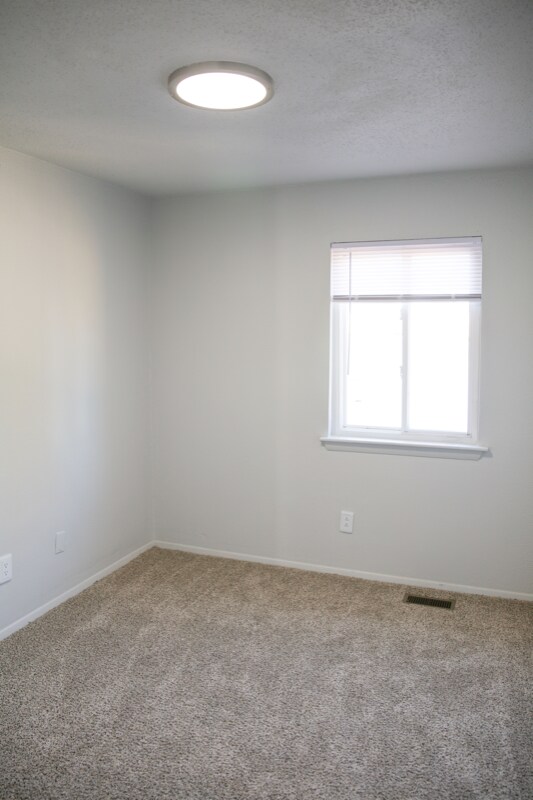 Building Photo - 512 Featherstone Ct