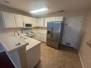 Building Photo - Davis - Centrally Located Home