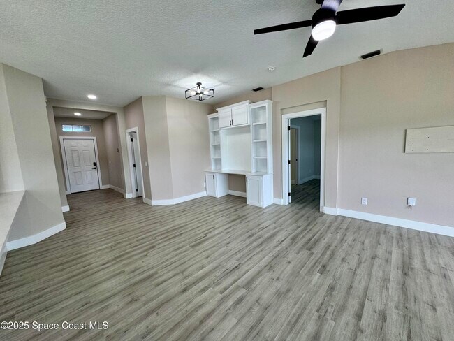 Building Photo - 210 Wickham Lakes Dr