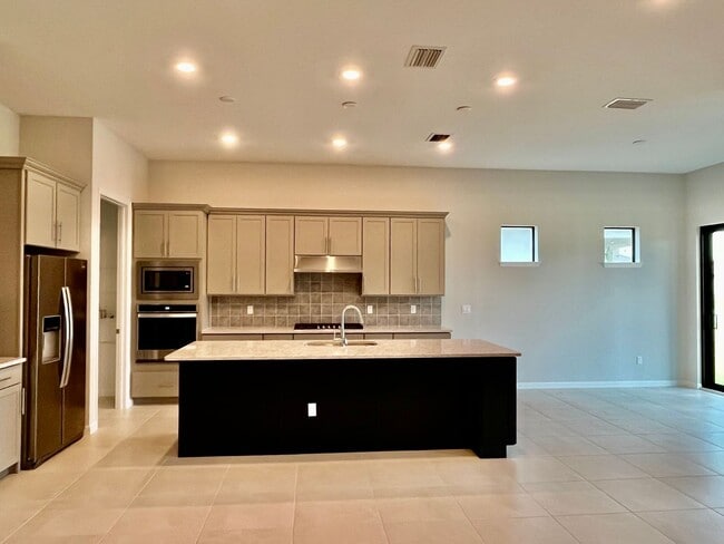 Building Photo - VERANDA GARDENS BRAND NEW HOME