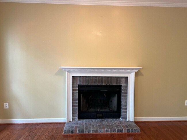 Building Photo - STAFFORD HOME - LARGE 5 BEDROOMS!