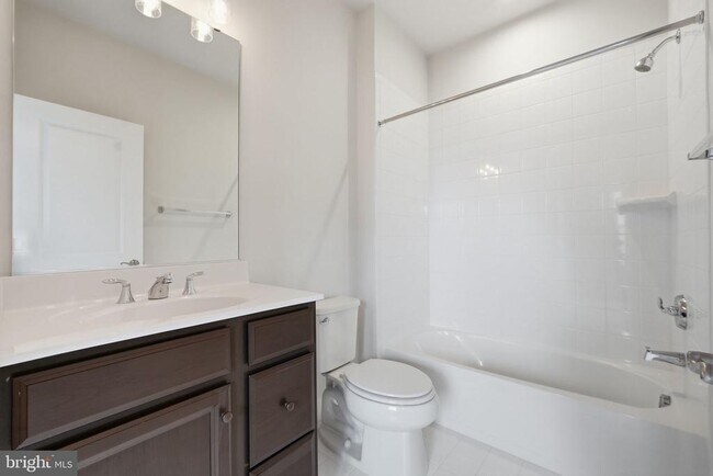 Building Photo - 211 Phoenix Dr