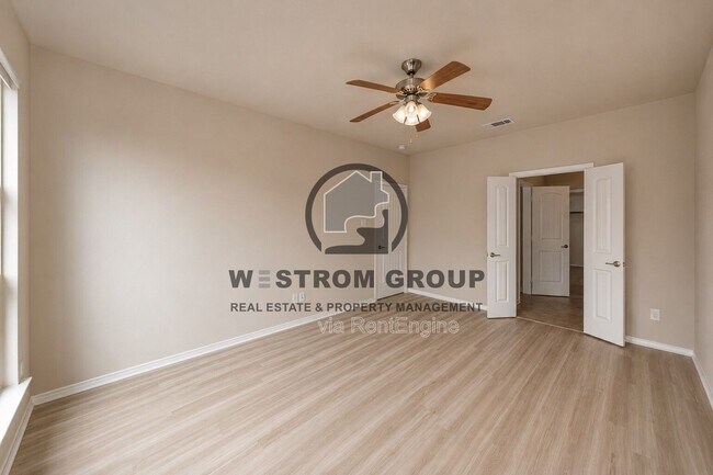Building Photo - 3121 Hornbeam St