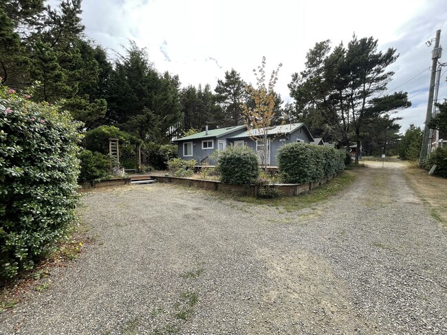 Building Photo - RENOVATED BEACH COTTAGE IN OCEAN PARK, WA