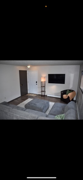 Building Photo - 3520 E 42nd Ave