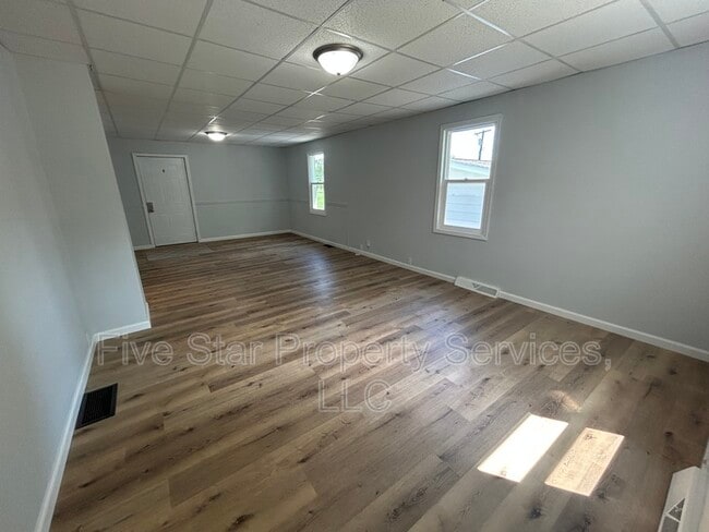 Building Photo - 1749 N Milton Ave
