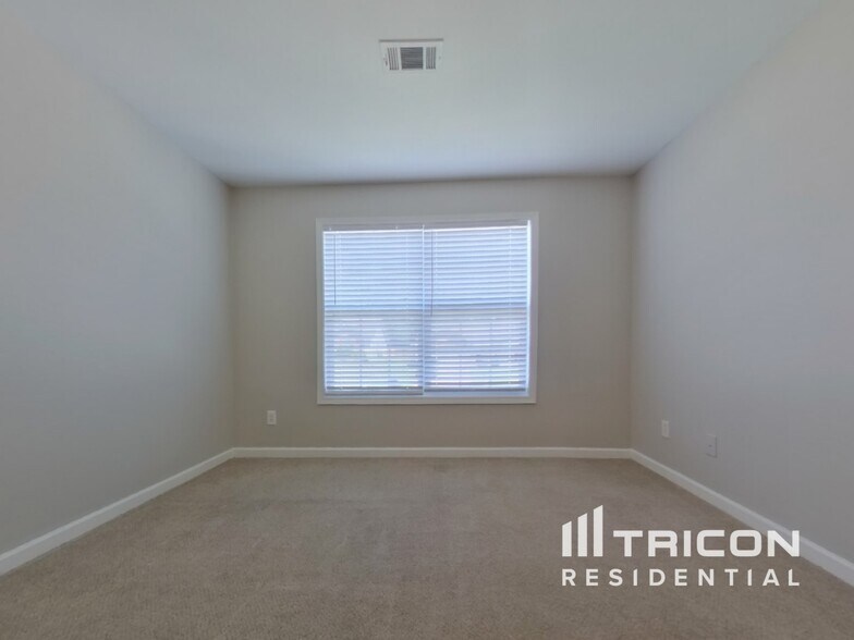 Building Photo - 359 Oakhaven Way