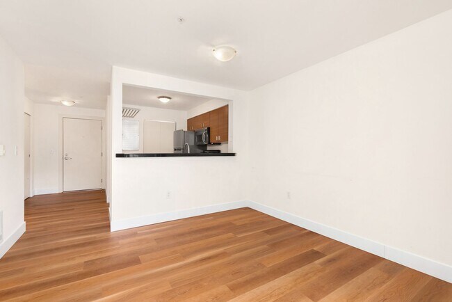 Building Photo - Modern Cap Hill 1 Bedroom with Garage Parking & Laundry Room