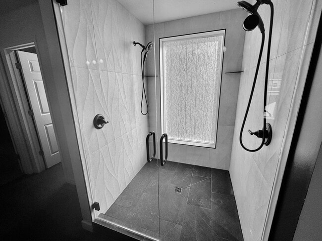 Building Photo - Your Home Is Ready For You!!