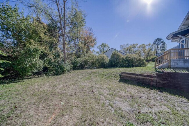 Building Photo - 1402 Iowa St