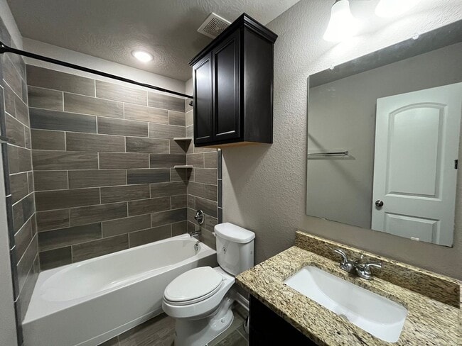 Building Photo - Beautiful 3 bed/2 bath home in great location