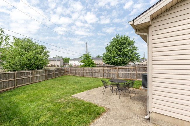 Building Photo - 300 Elkchester Cir