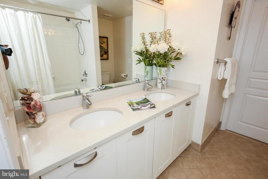 Bathroom - 2451 Midtown Ave