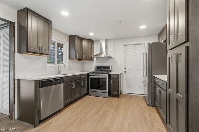 Building Photo - 1428 Laurel Dr