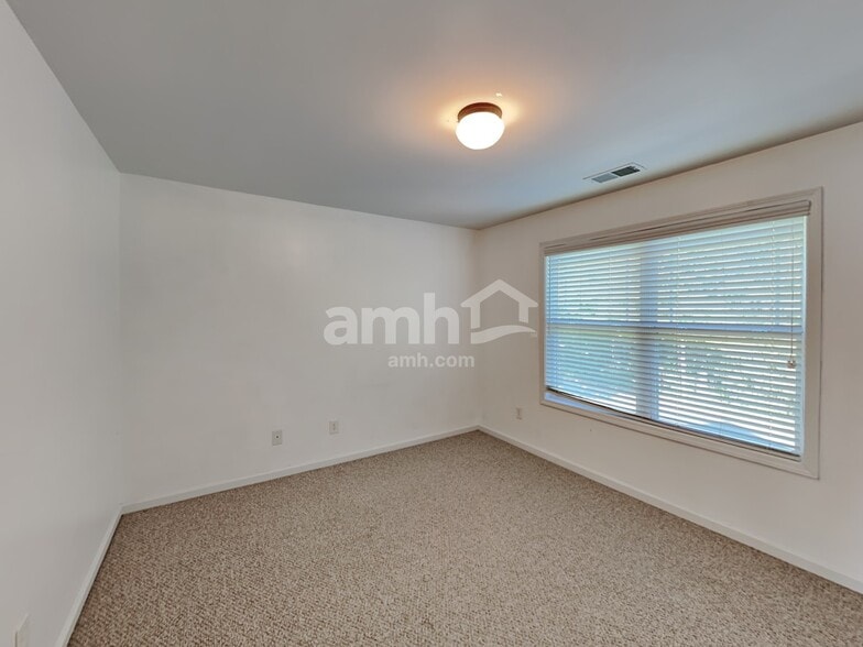 Building Photo - 302 Harmony Lake Dr