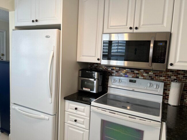 Building Photo - 183 Normandy Ln