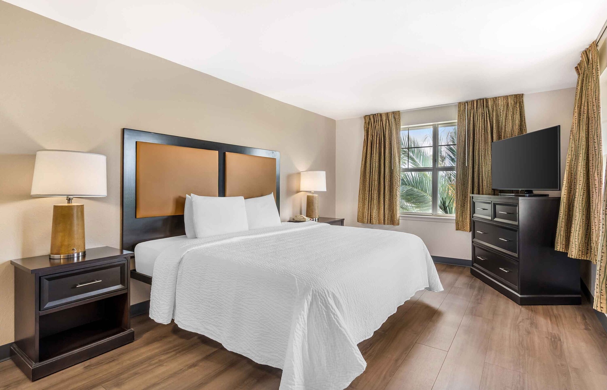 Building Photo - Furnished Studio-Tampa - Airport - N. Westshore Blvd.