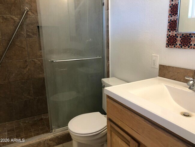 Building Photo - 705 W 16th St