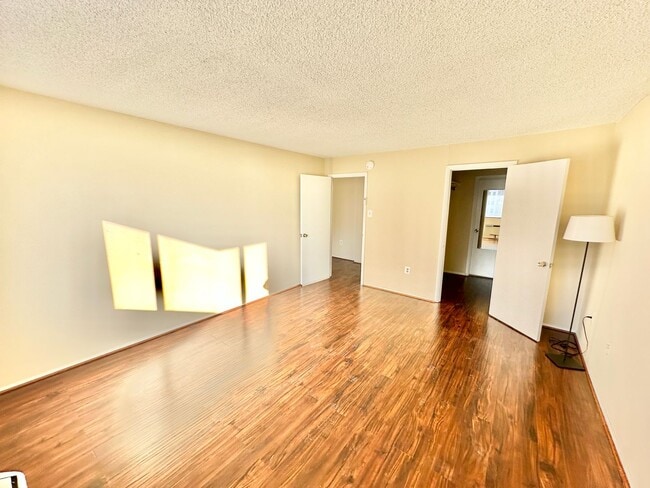 Building Photo - Dupont's Pulchritudinous Palladium 1 bedroom Condo w/ Balcony & Pool. All utilities included.