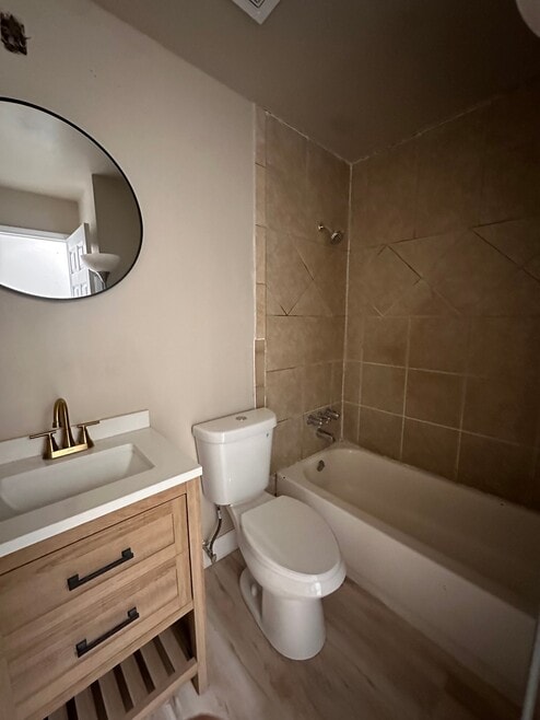 Building Photo - 4200 Narcissus Dr