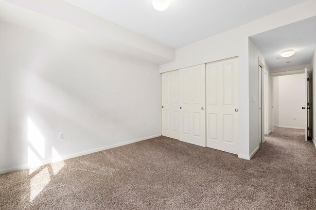 Building Photo - Beautiful 2 Bed 1.75 Bath Condo in Downtown Bellevue