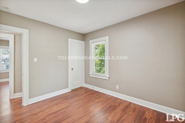 Building Photo - 2030 Wyndhurst Rd