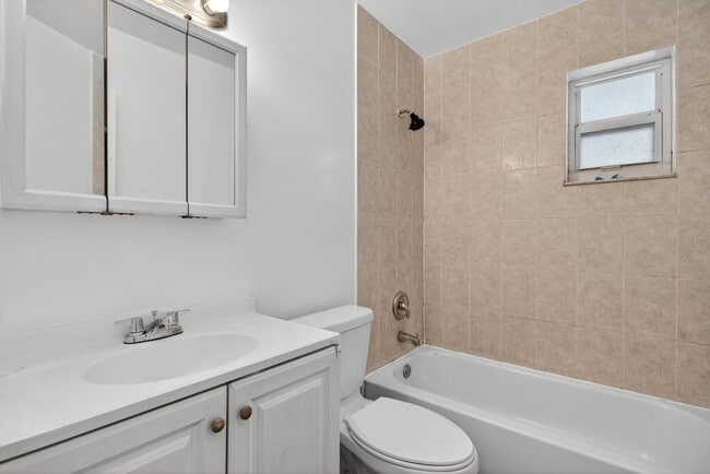 Building Photo - 3201 NE 7th Ave