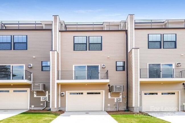 Building Photo - 1005 S Msn Ln