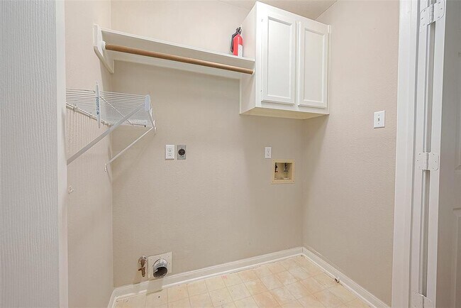 Building Photo - 1618 Savannah Dr