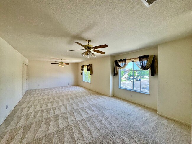 Building Photo - 915 Cardoza Rd