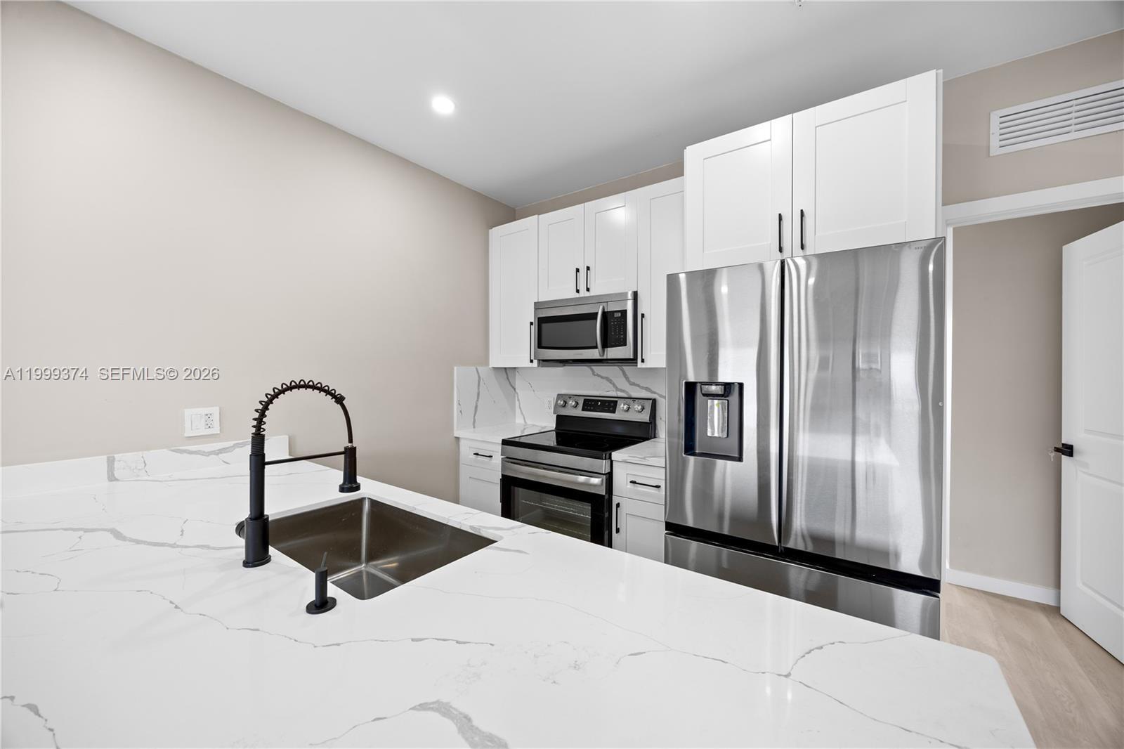 Building Photo - 630 NE 166th St