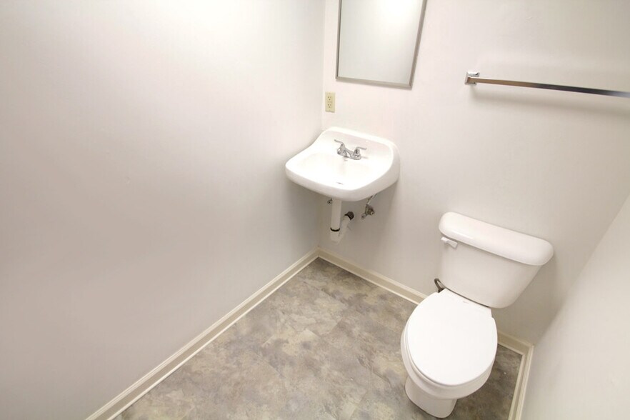 Building Photo - 505 South Ave