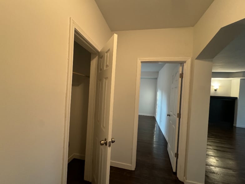 Building Photo - 8046 Ellis Ave