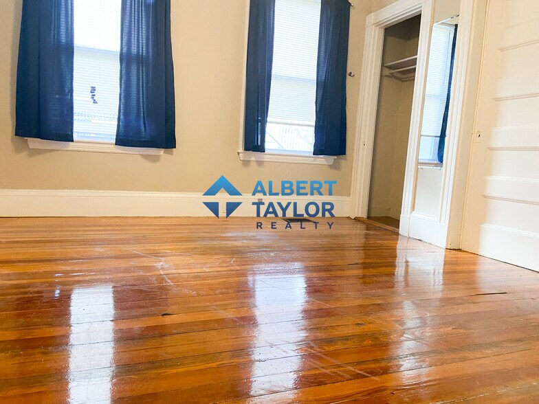 Building Photo - 1 Parker Hill Ter