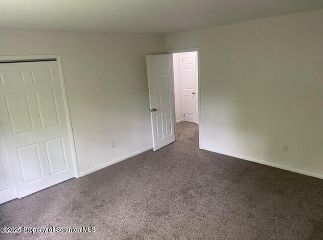 Building Photo - 1273 Chateau Dr