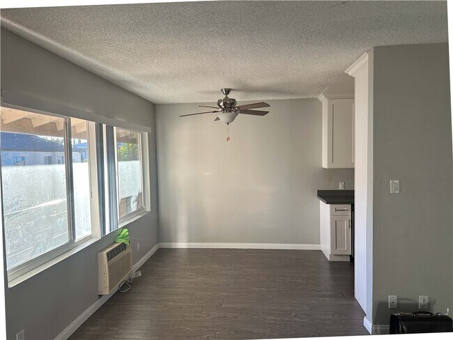 Building Photo - 5840 Hazeltine Ave