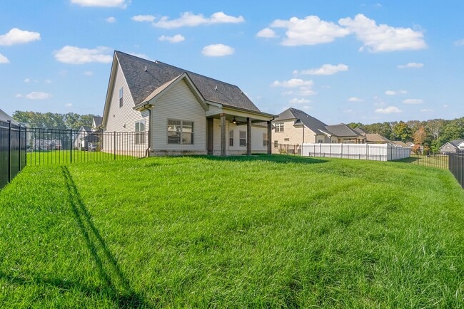 Building Photo - Pet Friendly Four Bedroom with Bonus!
