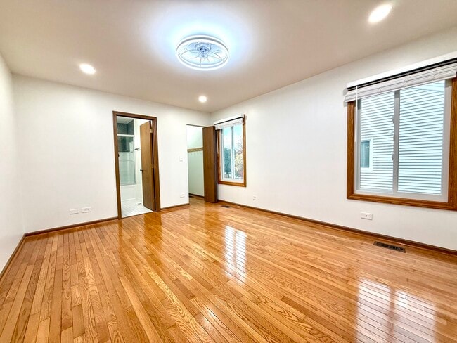 Building Photo - 2449 Carlton Dr