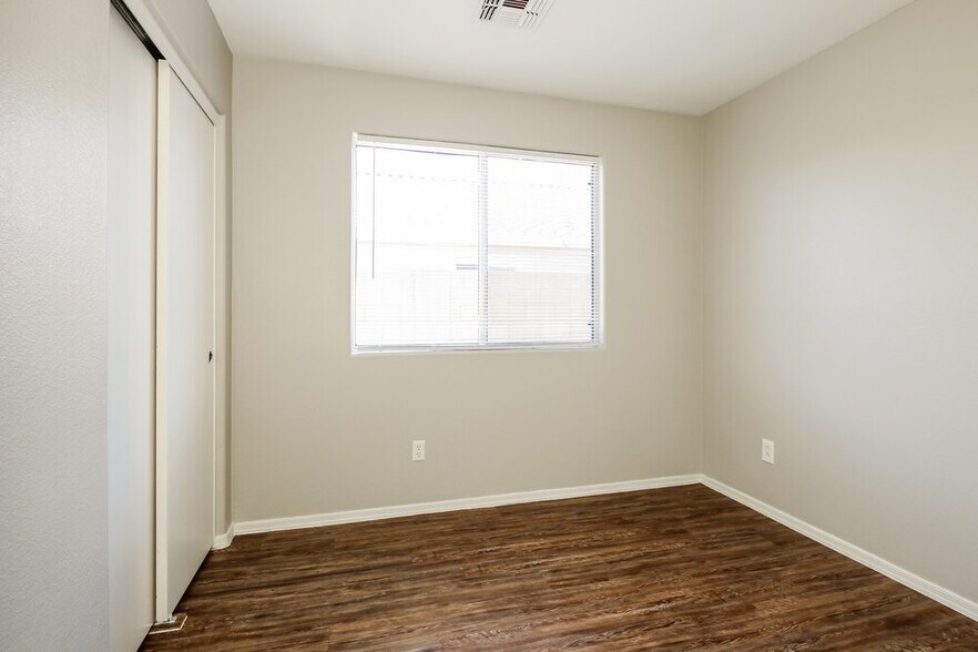 Building Photo - 3326 W Shumway Farm Rd