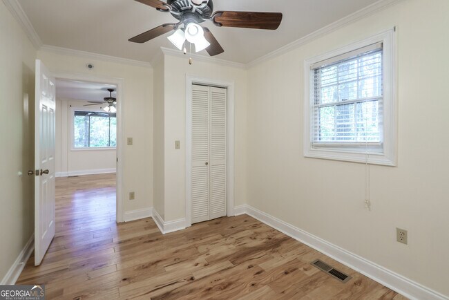 Building Photo - 248 W River Bend Dr