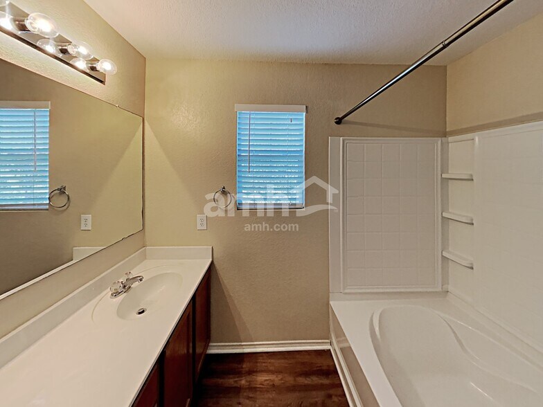 Building Photo - 9331 Juniper SPG