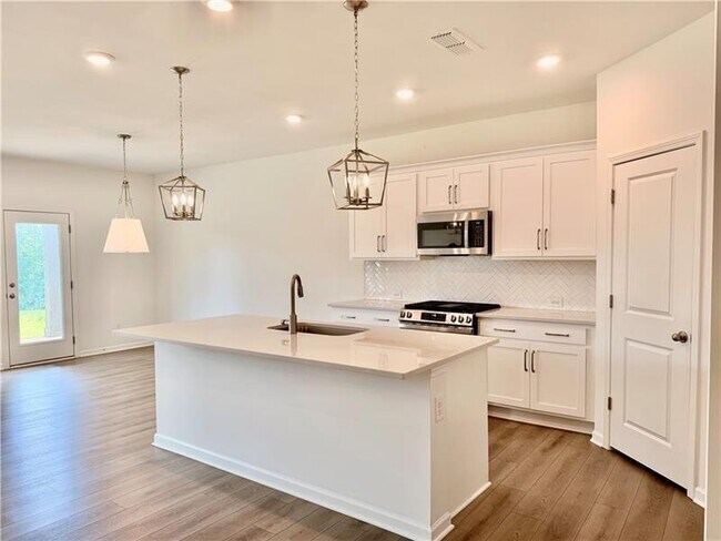 Building Photo - 215 Foxhill Dr