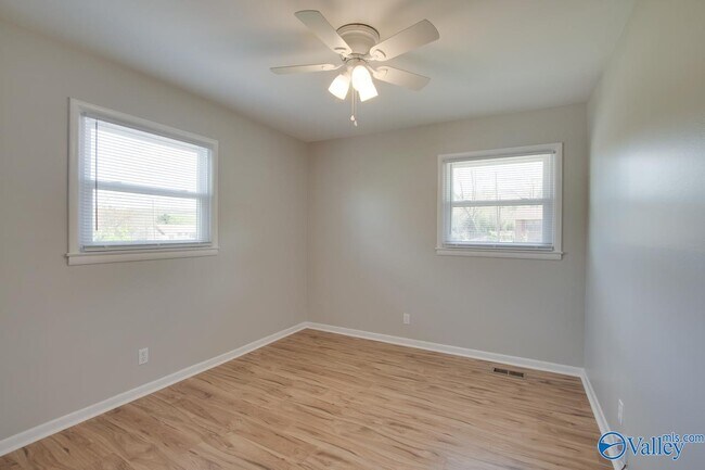 Building Photo - 803 Mead Rd NE