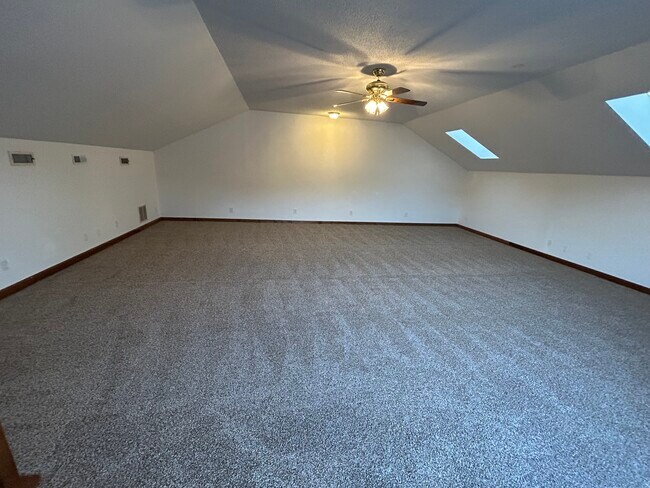 Large Bonus Room - 505 50th St SE
