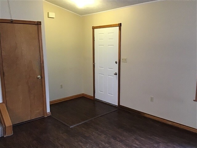 Building Photo - 1687 Deer Run Dr