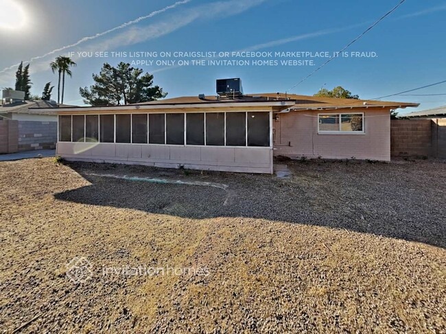 Building Photo - 1720 E Dana Ave