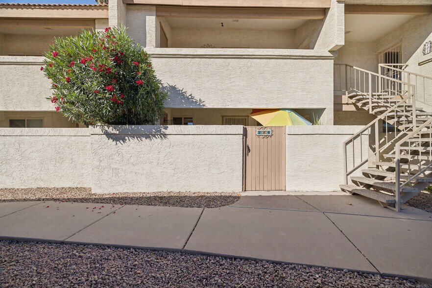 Building Photo - 4150 E Cactus Rd