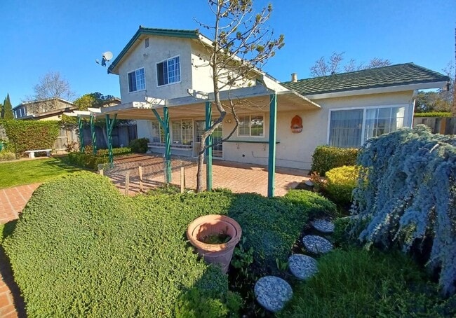 Building Photo - BEAUTIFUL TWO LEVEL 4BD/3BA HOME AVAILABLE IN NEWARK, CA !!!!!!