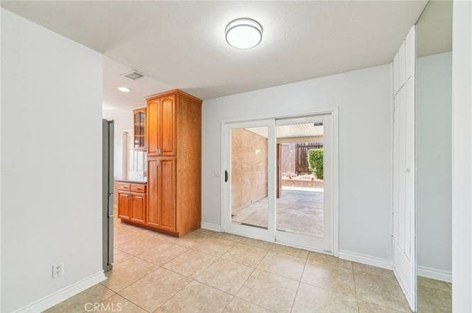 Building Photo - 4710 Avenida Del Este