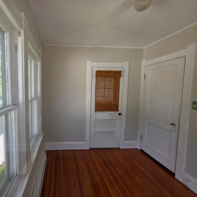 Office - 12526 Hipp St